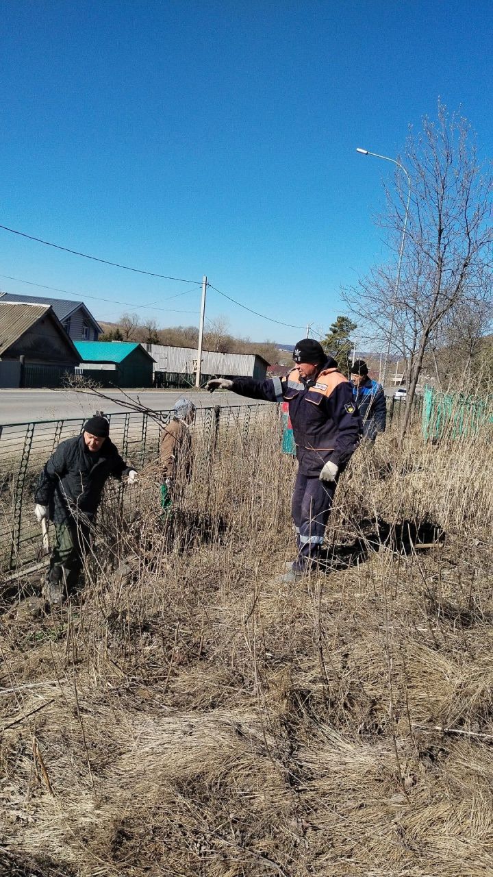 Керкәле зиратларында җыештыру - өмә үткәрделәр