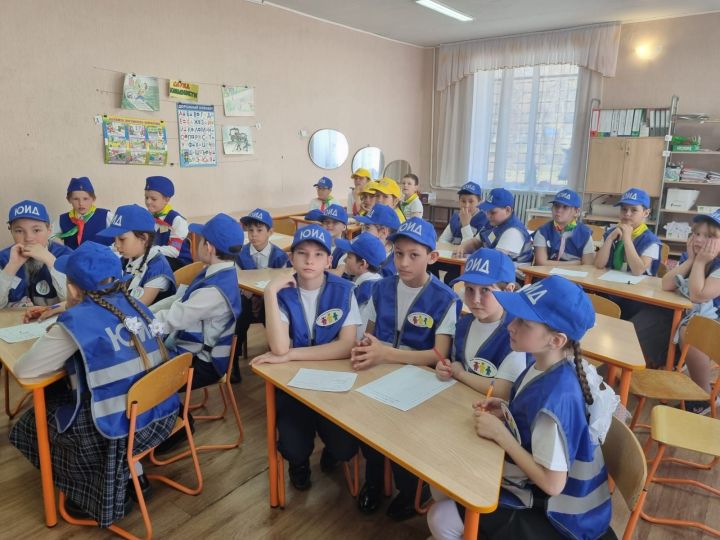 Лениногорскида  «Куркынычсыз тәгәрмәч» конкурсында яшь юл хәрәкәте инспекторларының 20 командасы көч сынашты (+фотолар)