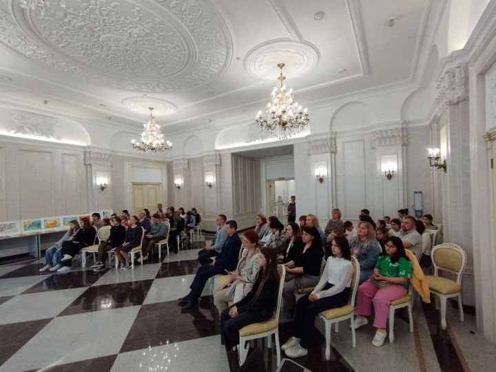 Лениногорск ЗАГС бүлегендә «Минем гаиләм-минем байлыгым»  рәсемнәр күргәзмәсе оештырылды