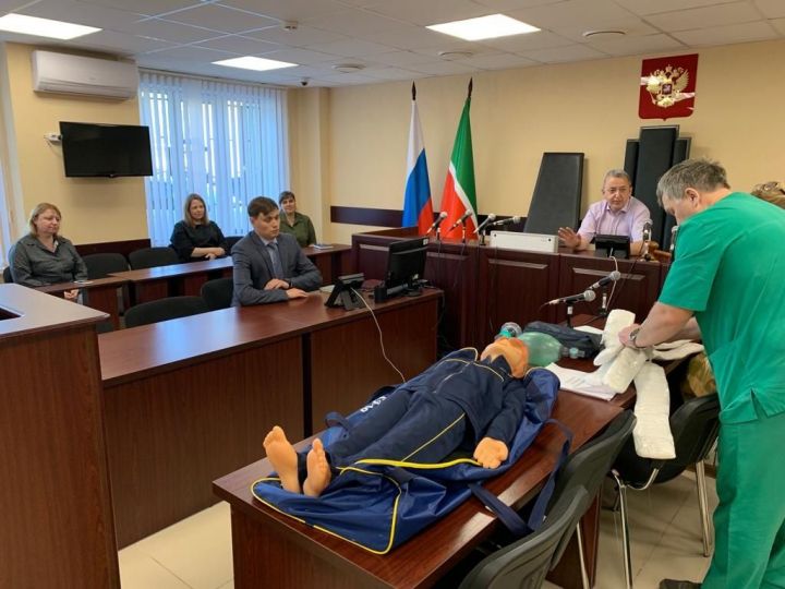 Лениногорск судьяларын беренче медицина ярдәме күрсәтергә өйрәттеләр
