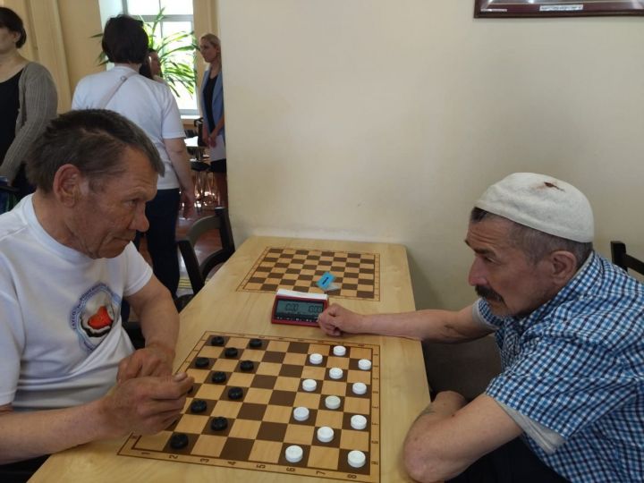 Лениногорск интернат-йортының социаль ярдәм алучылары шашка һәм шахмат буенча республика турнирында катнашып кайтты