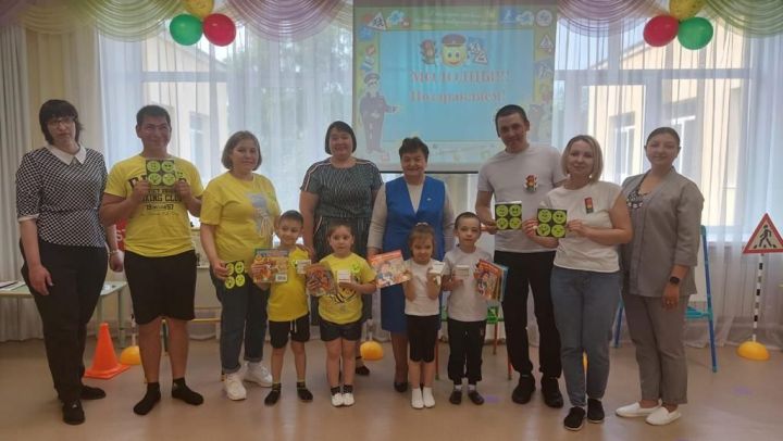 Лениногорскиның 23 нче балалар бакчасы нәниләре Незнайкага юл хәрәкәте кагыйдәләрен өйрәттеләр