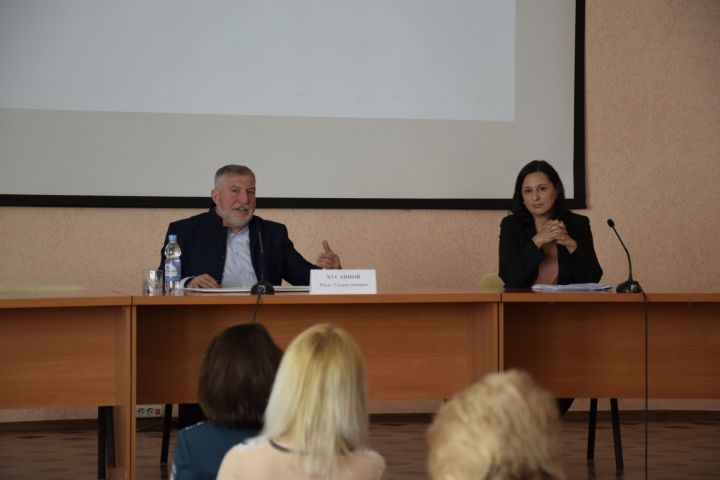 Район башлыгы Рәгать Хөсәенов эшмәкәрләр белән очрашты