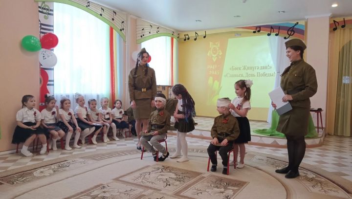 Лениногорскиның «Карлыгач» балалар бакчасында Жиңү көненә багышланган бәйрәм үтте