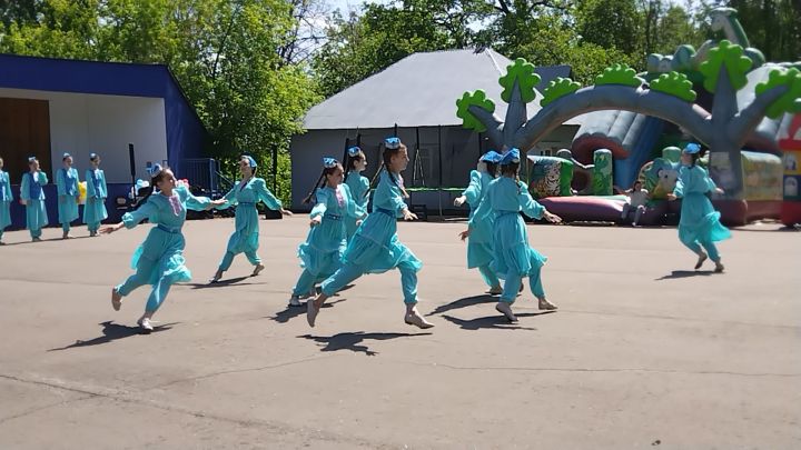 Лениногорскида Балаларны яклау көненә паркта бәйрәм узды (+фотолар)