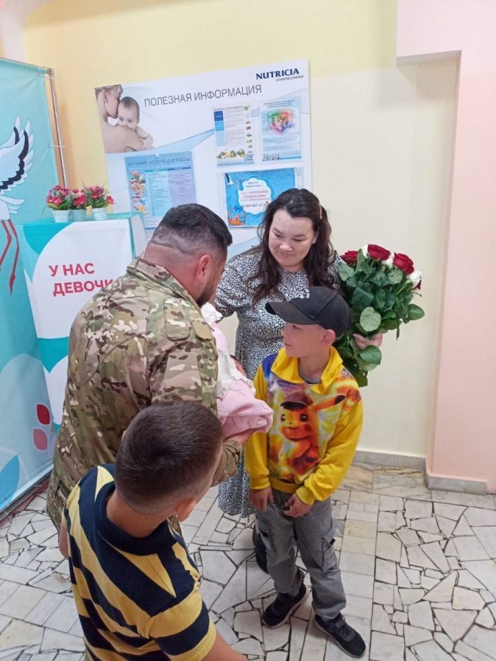 Мобилизацияләнгән лениногорскилы бала тудыру йортыннан хатынын һәм кызын каршы алу өчен кайтты