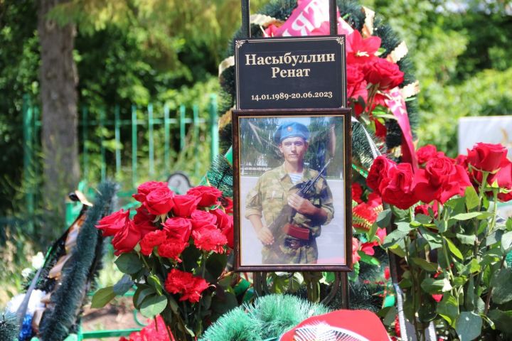 Лениногорскида Украинада һәлак булган якташыбыз Ренат Насыбуллин белән хушлаштылар
