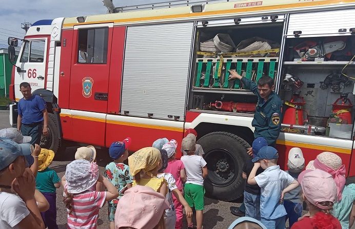 Лениногорск нәниләре 66 нчы Янгын сүндерү частендә экскурсиядә булды (+фотолар)