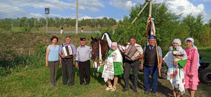 Таһир Шәмсуаров: урам буйлап капка төпләрендә татарның гасырлардан килгән җырларын башкардык