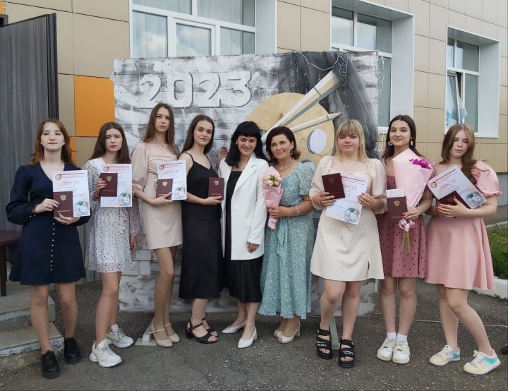 Лениногорскиның Балалар сәнгать мәктәбендә Чыгарылыш кичәсе узды