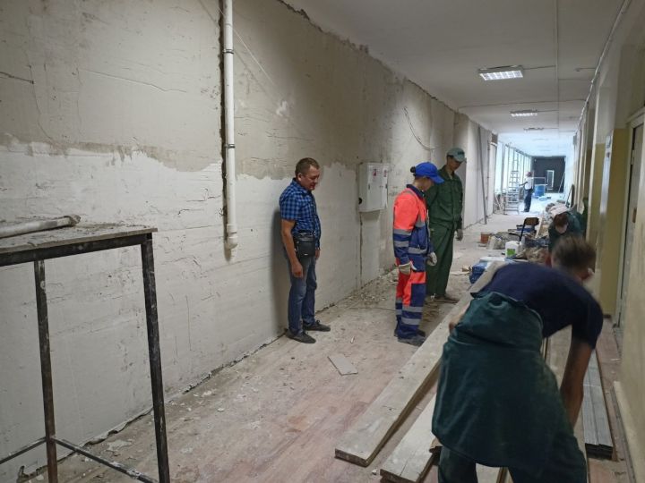Лениногорскиның 8нче мәктәбендә ремонт эшләре бара