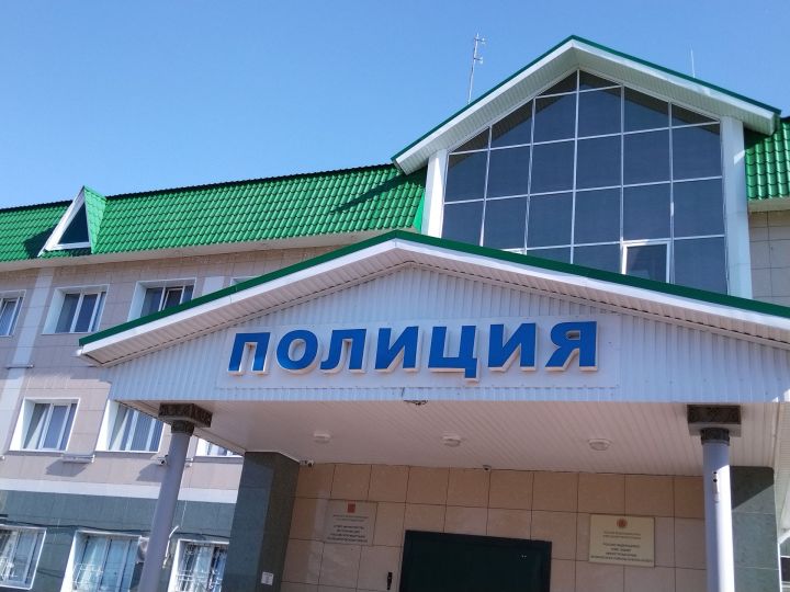 Лениногорскилыны мошенниклар тозагыннан банк хезмәткәре коткарган