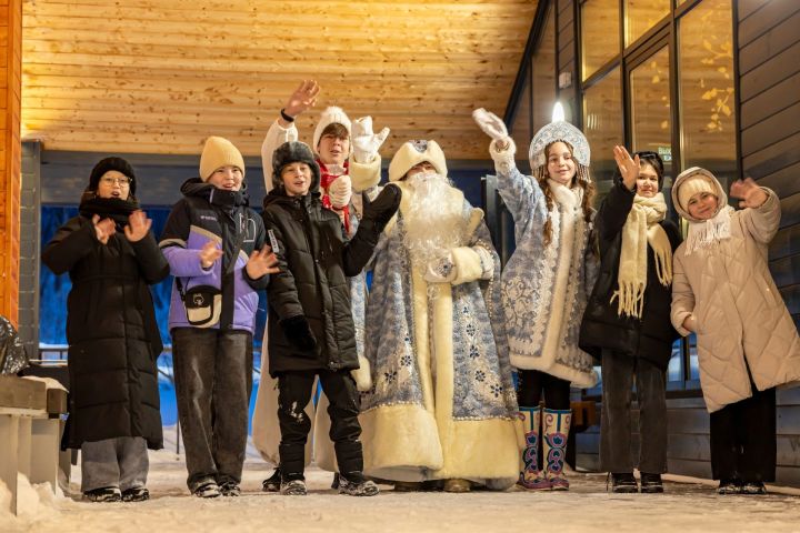 Лениногорскиның М.Горький исемендәге паркта Кыш бабай резиденциясе эшли