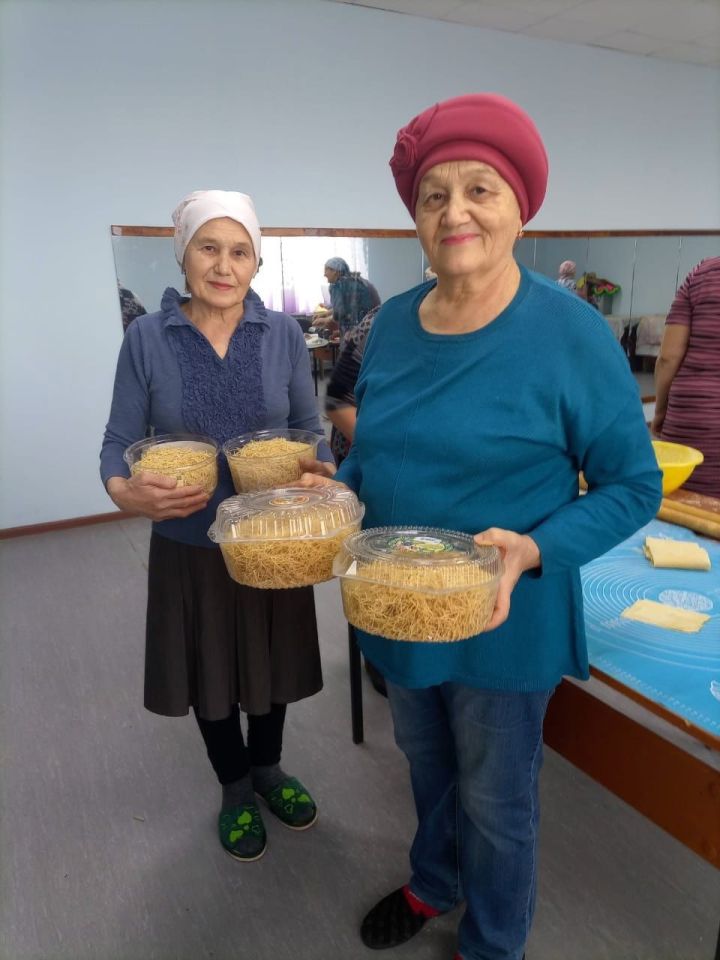 Кирлегәч авылы апалары махсус операция хәрбиләре өчен токмач кисә