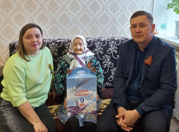 Лениногорскида тыл хезмәтчәннәрен котлыйлар