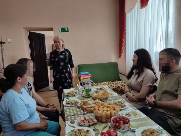 Сугышлы авылы мәдәният йортында ялга кайткан хәрбиләр белән очрашу үтте