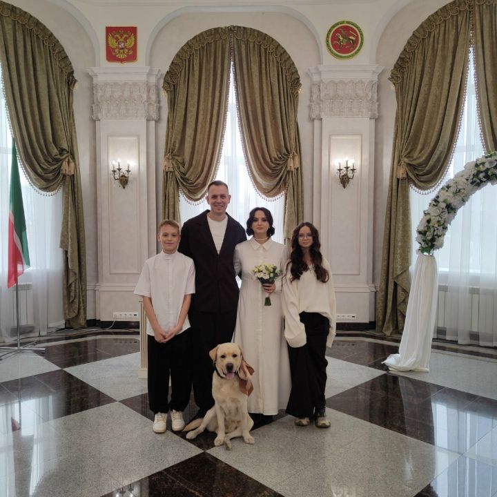 Лениногорск ЗАГС бүлегендә язылышу өчен кияү һәм кәләш Киров өлкәсеннән килделәр