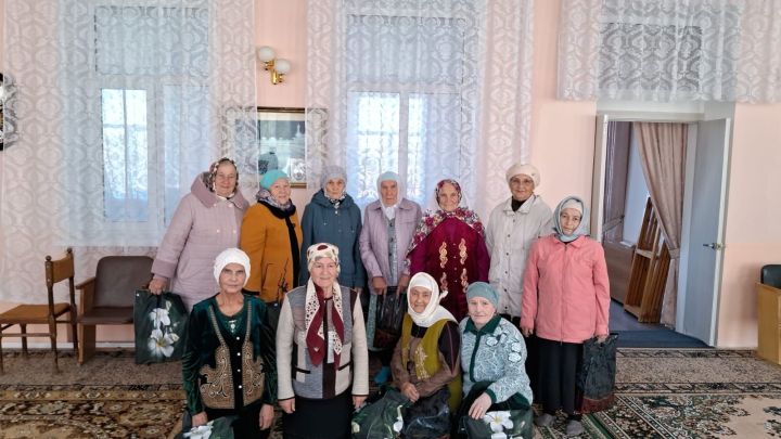Зәй-Каратай авылы мәчете өлкәннәрне котлап, азык-төлек тупланмасы әзерләде