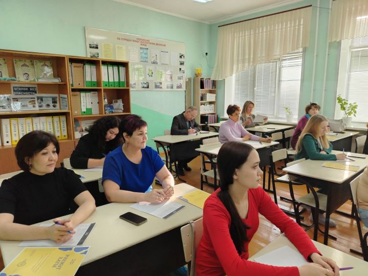 Лениногорскиның 11нче гимназиясендә унынчы «Татарча диктант» акциясе үтте (+фотолар)