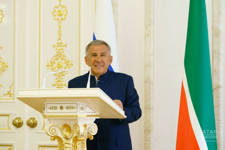 Татарстан Рәисе республика халкын Конституция көне белән котлады
