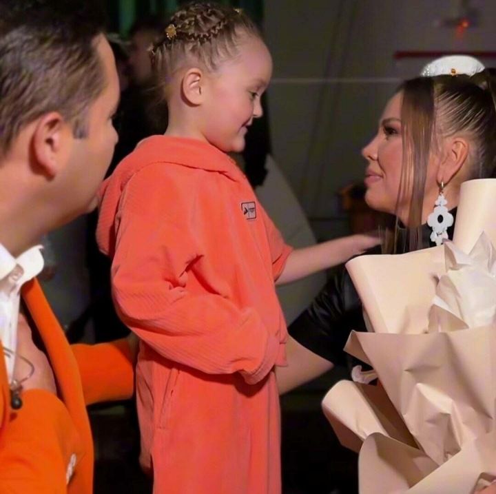 Гүзәл Уразова концертына килгән ятимә кыз тарихы бөтен залны елаткан