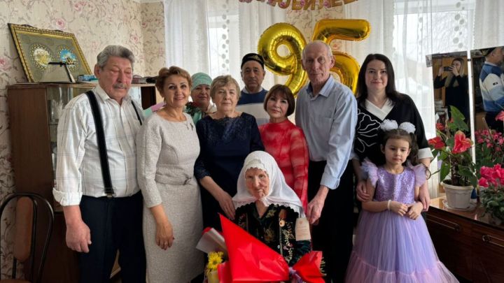 Якташыбыз  Нурсинә әби Заркаева 95 яшен билгеләп үтте