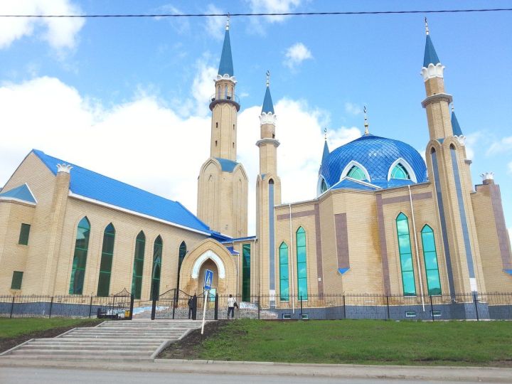 Лениногорск мөхтәсибәте азан әйтүче малайлар һәм сүрәләр укучы хатын-кызлар арасында бәйге уздыра