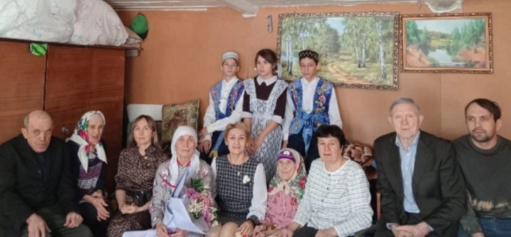 Түбән Чыршылы авылыннан Гасимә әби Әүхадиева 100 яшен тутырды