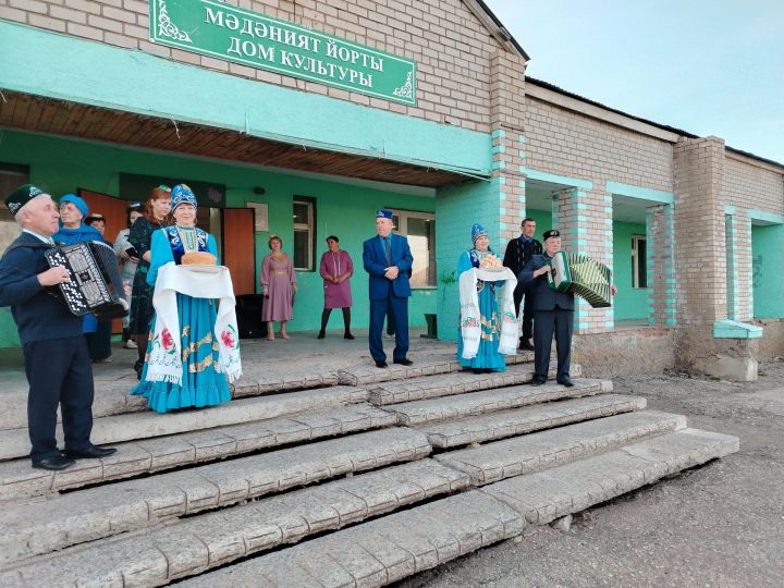 Яңа Иштирәк авылында «Авылым гүзәллеге» марафонында җиңүче һәм финалистларны Казаннан килеп бүләкләделәр (+фотолар)