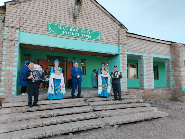 Яңа Иштирәк авылында «Авылым гүзәллеге» марафонында җиңүче һәм финалистларны Казаннан килеп бүләкләделәр (+фотолар)