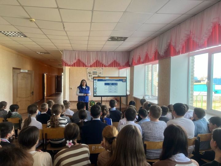 Иске Иштирәк мәктәбе укучылары белән  юл иминлеге хакында сөйләштеләр