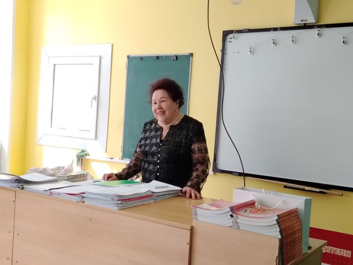 Лениногорскиның мәгариф өлкәсе ветераннарыннан - яшь укытучыларга киңәшләр