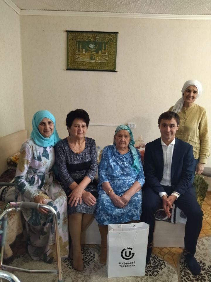 Якташыбыз Кәримә Хәлфетдинова: «Бүгенге нигъмәтләрне әти белән әнигә күрсәтергә иде»