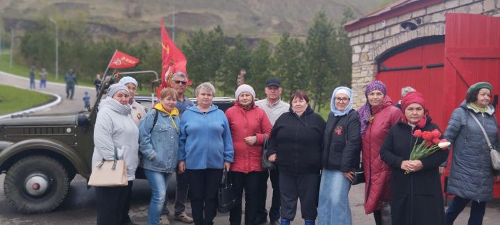 Лениногорскиның «Ярату һәм догалар белән»  волонтер төркеме хәрбиләргә булышуын дәвам итә