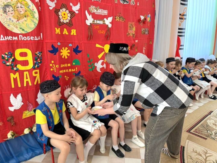 Г.Тукай исемендәге үзәк китапханә хезмәткәрләре нәниләр өчен «Карга боткасы» үткәрде