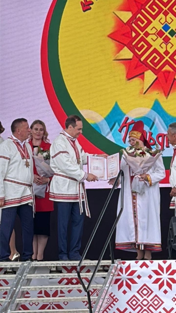 Лениногорскиның «Эрзянка» ансамбле һәм «Вишка лейне» балалар ансамбле мордва бәйрәмендә Тәтештә чыгыш ясадылар