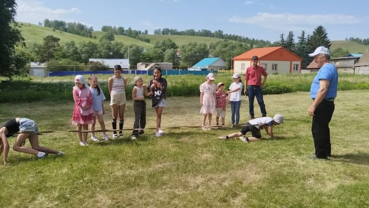 Халыкара балаларны яклау көнендә Мөэмин-Каратайда балалар өчен Сабантуй үткәргәннәр