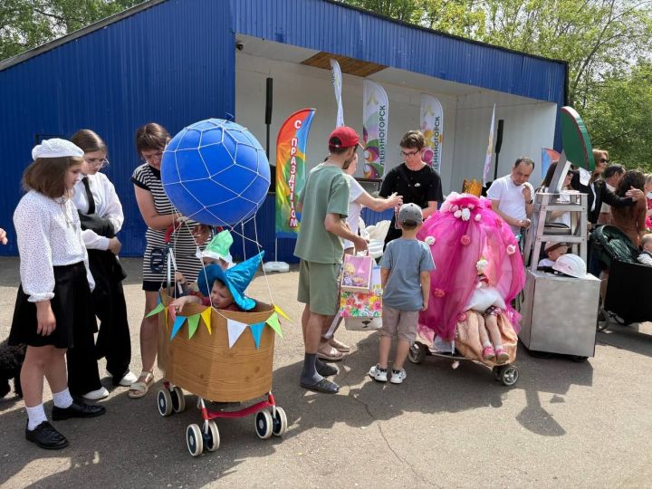 Лениногорскида  коляскалар парады конкурсында 9 гаилә катнашты