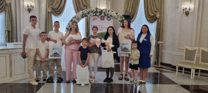 Лениногорск  ЗАГС бүлегендә яшь гаиләләр катнашында юл иминлеге акциясе узды