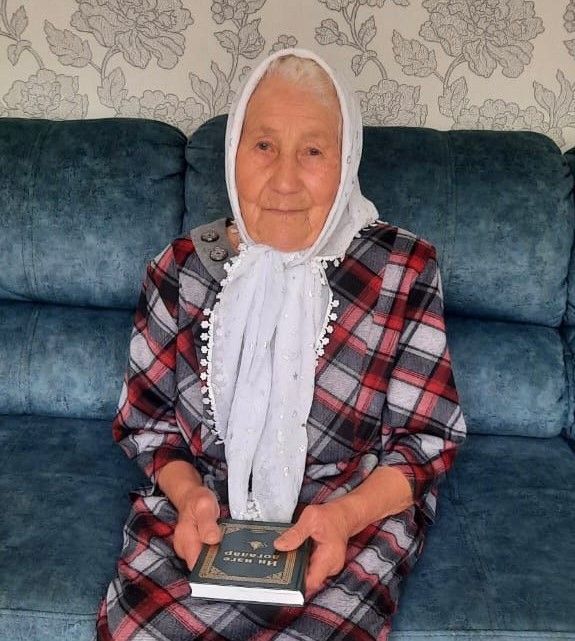 Районыбызның Куакбаш авылында яшәүче Тәслимә әби Гаязованың гомер юлы хезмәттә узган