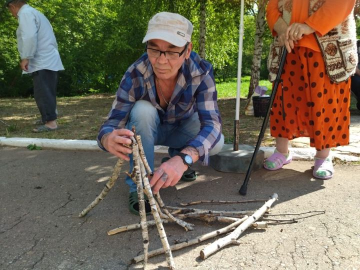 Лениногорск картлар һәм инвалидлар интернат-йортында «Солдатта булган диләр» бәйгесе булып узды