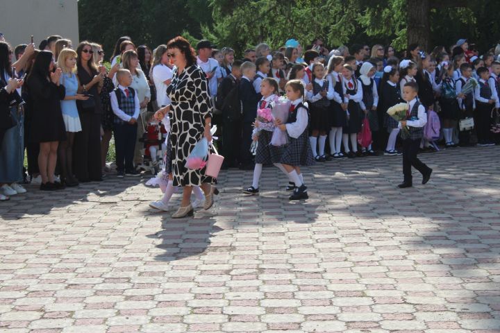 Лениногорскиның 11нче гимназиядә узган Белем бәйрәменнән фоторепортаж