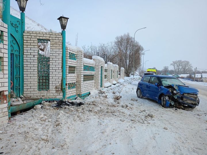 Керкәле авылы янындагы авариягә 3 яшьлек баласы белән яшь әни очраган