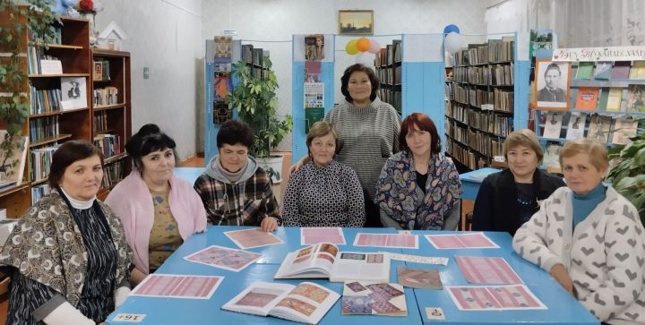«Чиккән сөлге - әниләрнең төсе»: Түбән Чыршылы авылы китапханәсендә фольклор чара