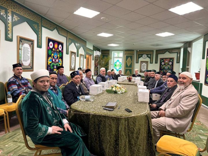 Лениногорск мөхтәсибәтендә район имамнары, остазлар, абыстайлар җыелышы үтте