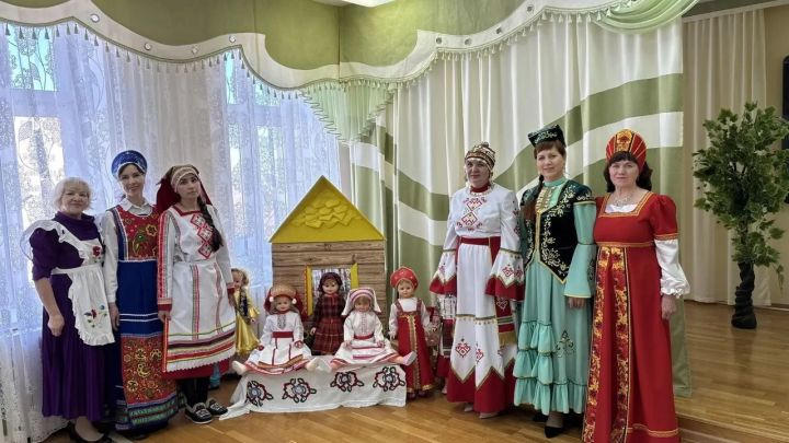 Лениногорскиның 14нче балалар бакчасында «Телләр төрле - теләкләр бер» дуслык бәйрәме уздырдылар