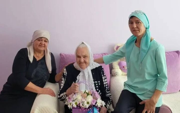 Якташыбыз, тыл хезмәтчәне Галия Миңлегулованы гомер бәйрәме белән тәбрикләделәр