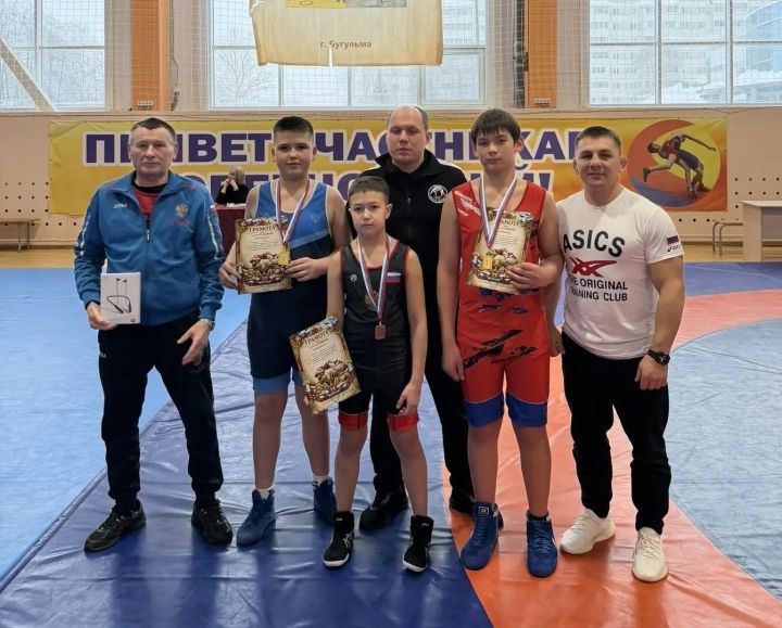 Лениногорск көрәшчеләре Бөгелмәдән өч медаль алып кайтты