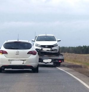 Лениногорск автоинспекциясе тиешсез урындагы автомобильләрне махсус тукталышка озатты