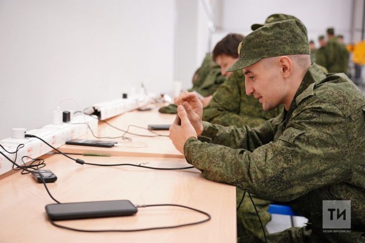 Татарстан хәрби комиссариатында электрон повесткаларның кемнәргә җибәрелүен аңлаттылар